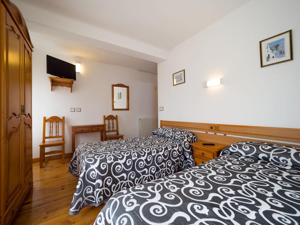 Hostal Pirineos Sarvise Exterior photo